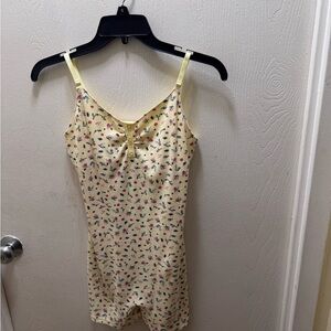 La Vie En Rose Yellow Floral one piece pajama outfit size small